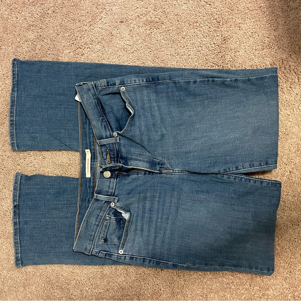 NWOT women’s Levi’s